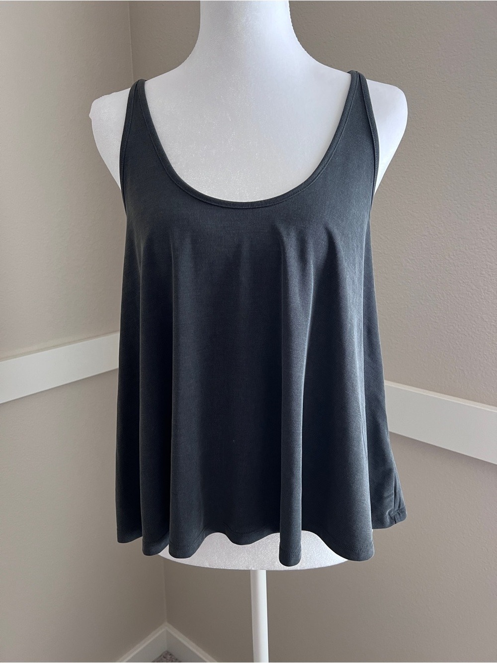 Old Navy Charcoal Gray Rib-Knit Strappy Swing Tank Top - Small Petite